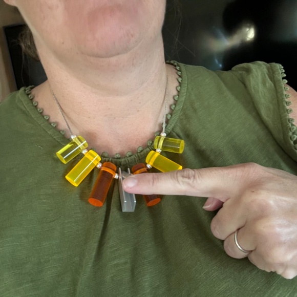 Artsy Lucite Jewelry Set - Picture 5 of 10